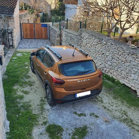 Kuca Za Odmor Zinzula Hébergement de vacances *