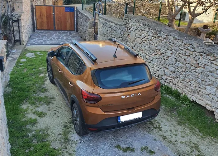 Kuca Za Odmor Zinzula 度假居 *